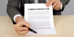 Personne qui présente des conditions générales de vente