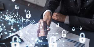 2 personnes qui se serrent la main avec pictogramme cadenas